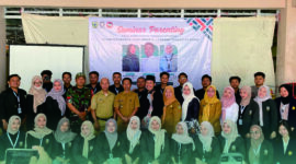 Kepala Dinsos P3AKB dan Sekretaris DPRD Bondowoso Bersama Mahasiswa KKN 155 UINSA usai Seminar Parenting (Sumber: Istimewa)