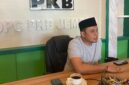 Ketua DPC PKB Jember, Ayub Junaidi saat diwawancarai (Sumber: Sigit)