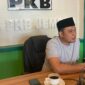 Ketua DPC PKB Jember, Ayub Junaidi saat diwawancarai (Sumber: Sigit)