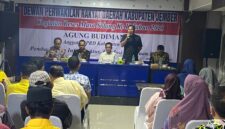 Anggota DPRD Jember Fraksi Golkar Agung Budiman saat memberikan penyampaian di acara reses (Sumber foto: Sigit)