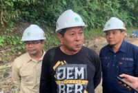 Anggota Komisi C DPRD Jember Agung Budiman (tengah) dan David Handoko Seto (Sebelah kiri). (Sumber foto: Sigit)