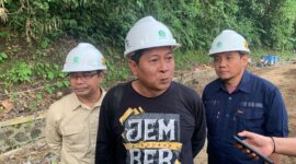Anggota Komisi C DPRD Jember Agung Budiman (tengah) dan David Handoko Seto (Sebelah kiri). (Sumber foto: Sigit)