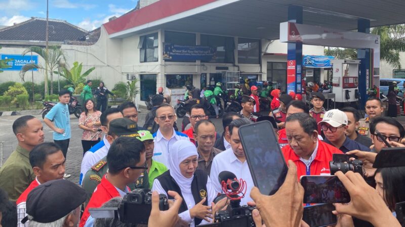 Gubernur Jatim saat diwawancarai (Sumber foto: Sigit)