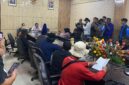 Massa aksi saat ditemui oleh Ketua DPRD Jember (Sumber foto: Sigit)