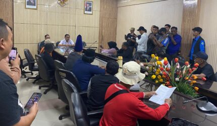 Masyarakat Jember Gelar Aksi Damai di DPRD dan Kejari Jember