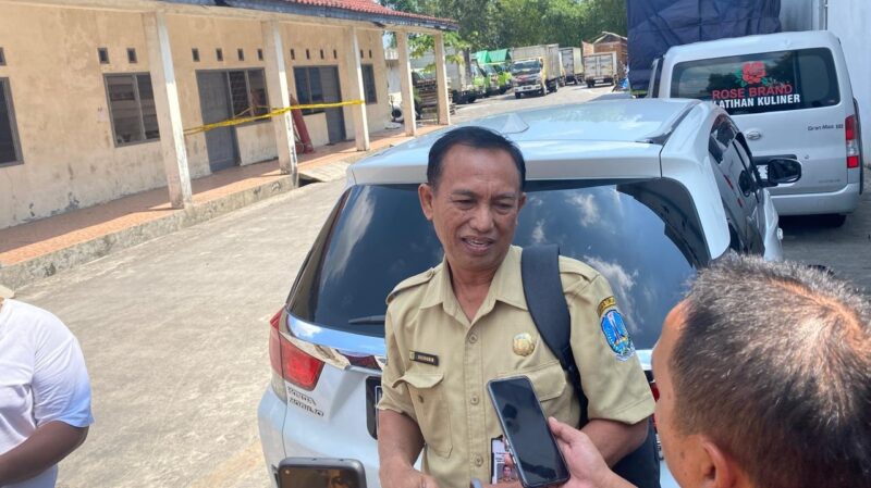 Pengawas Tenaga Kerja Disnaker Provinsi saat diwawancarai (Sumber foto: Sigit)
