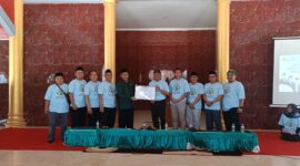 Rektor UIN KHAS Jember saat foto bersama dengan Duta Griya Moderasi Beragama (Sumber foto: Istimewa)