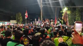 Kapolres Jember saat menemui massa aksi (Sumber foto: Istimewa)