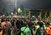 Driver Ojol di Jember saat melakukan aksi solidaritas (Sumber foto: Istimewa)