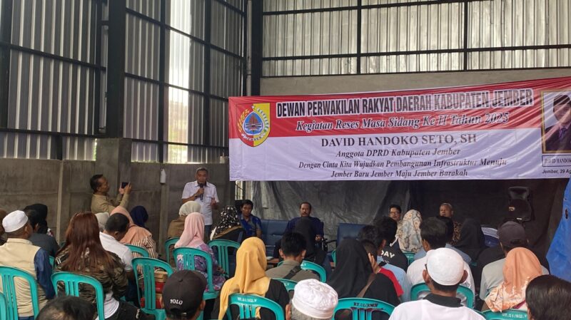 David Handoko Seto saat menyapa masyarakat di kegiatan Reses (Sumber foto: Sigit)
