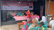 Legislator PDIP DPRD Jember Edi Cahyo Purnomo saat menyapa masyarakat (Sumber foto: Sigit)