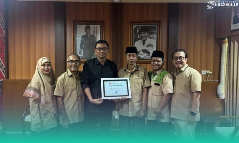 Gambar Dapat Penghargaan Tokoh Peduli Nilai-Nilai Semangat Juang 45, Ketua DPRD : Terima Kasih (Sumber: Istimewa)