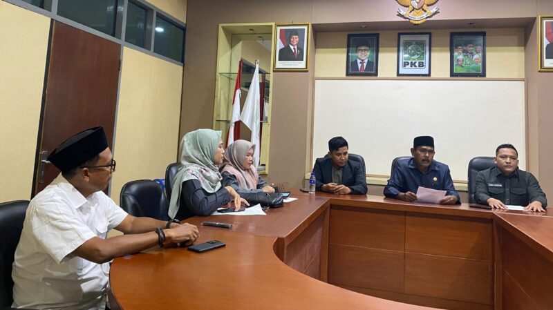 Konferensi Pers di Fraksi PKB DPRD Jember (Sumber foto: Sigit)
