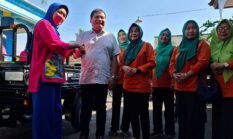 Legislator DPRD Jatim Satib Salurkan Bantuan Motor Roda Tiga, Jadikan Sampah Bernilai Ekonomi