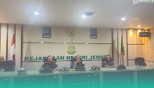Gambar Kado Untuk Presiden Prabowo! Kejari Tetap 5 Tersangka Korupsi Sosraperda DPRD Jember (Sumber: Istimewa)