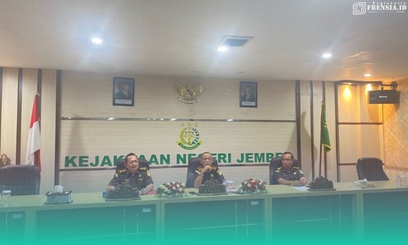Gambar Kado Untuk Presiden Prabowo! Kejari Tetap 5 Tersangka Korupsi Sosraperda DPRD Jember (Sumber: Istimewa)