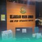 Suasana di Kejari Jember saat malam hari (Sumber foto: Sigit)