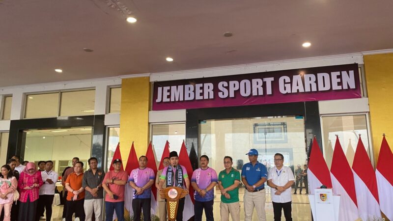 Bupati Fawait saat memberikan penyampaian di acara penyerahan apresiasi atlet Porprov 2025 (Sumber foto: Sigit)
