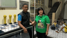 Ketua  Perbasi Jatim serahkan satu unit ring basket ke Perbasi Kabupaten Probolinggo