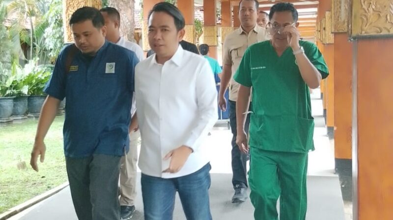 Bupati Jember saat berkunjung ke RSD. Dr Soebandi (Sumber foto: istimewa)
