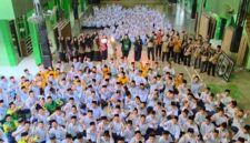 Ketua Perbasi Jatim saat foto  bersama di Ponpes Manba'ul Hikam Sidoarjo (Sumber foto: istimewa)