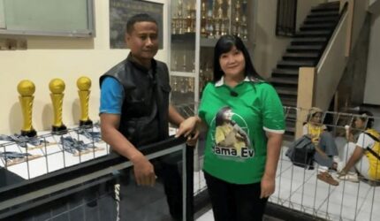 Ketua Perbasi Jatim serahkan satu unit ring basket ke Perbasi Kabupaten Probolinggo