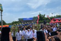 Gubernur Jatim dan Bupati Jember saat di acara penyelenggaraan inseminasi buatan di City Forest Jember. (Foto: Frensia/Sigit)