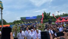 Gubernur Jatim dan Bupati Jember saat di acara penyelenggaraan inseminasi buatan di City Forest Jember. (Foto: Frensia/Sigit)