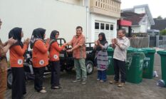 Legislator DPRD Jatim Satib Berikan Bantuan Roda Tiga untuk Warga Sumbersari Jember