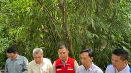 Sales Brand Manager Pertamina, Hendra Saputra (tengah) saat diwawancarai. (Sumber foto: Sigit)