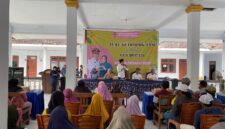 Gus Fawait saat menemui kelompok tani di Paseban Kencong (Foto: Frensia/Sigit)