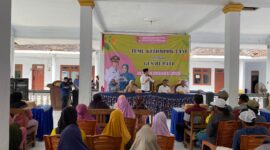 Gus Fawait saat menemui kelompok tani di Paseban Kencong (Foto: Frensia/Sigit)