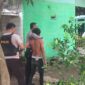 Polisi saat mengamankan prean yang diduga buat onar. (Sumber foto: istimewa)
