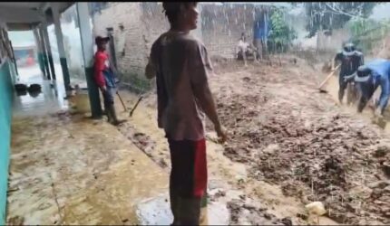 Musim Hujan, Tebing Rawan Longsor Ancam Madrasah di Silo