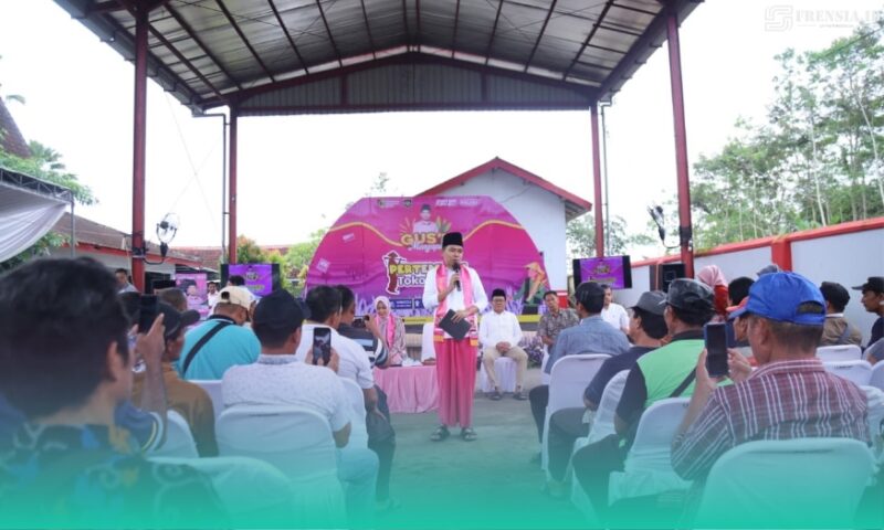 Bupati Jember saat menemui kelompok tani di Desa Keting, Kecamatan Jombang, Jember. (Sumber foto: istimewa)