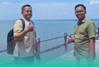 Gambar Moh. Ali Syaefuddin dan Rifqi Syauqisyah saat sedang mengunjungi Pamtai Kerapu Situbondo (Sumber: Istimewa)