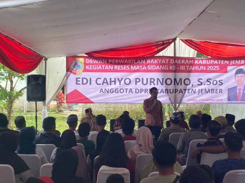 Anggota DPRD Jember Frasksi PDIP Edy Cahyo Purnomo saat melakukan reses (Foto: Frensia/Sigit)