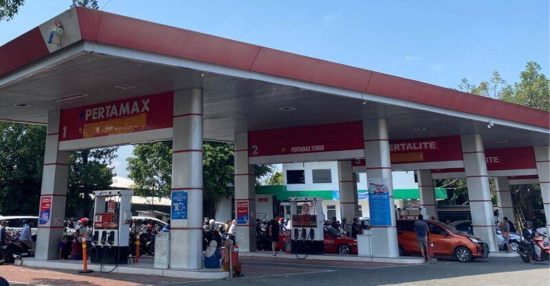 Suasana di salah satu SPBU Jember. (Foto: Frensia/Sigit)