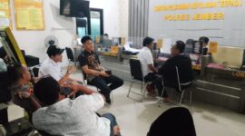 Suasana saat anggota DPRD Jember melapor ke Polres Jember (Foto: Istimewa)