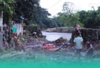 Kondisi perumahan di bantaran sungai pasca banjir. (Foto: Istimewa).