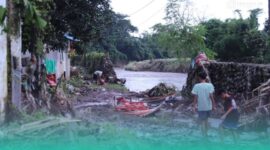 Kondisi perumahan di bantaran sungai pasca banjir. (Foto: Istimewa).