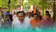 Bupati Jember, Muhammad Fawait saat menemui wartawan (Foto: Frensia/Sigit).