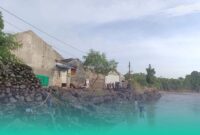 Kondisi perumahan di bantaran sungai yang terdampak banjir. (Foto: Frensia/Sigit).