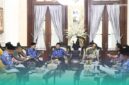 Bupati Bondowoso, Abd. Hamid Wahid, rapat Pilkades PAW di Pendopo Raden Bagus Asra, Senin (29/12).