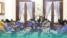 Bupati Bondowoso, Abd. Hamid Wahid, rapat Pilkades PAW di Pendopo Raden Bagus Asra, Senin (29/12).