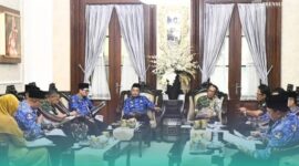 Bupati Bondowoso, Abd. Hamid Wahid, rapat Pilkades PAW di Pendopo Raden Bagus Asra, Senin (29/12).