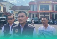 Kasatreskrim Polres Jember AKP Angga Riatma (tengah) (Foto: Frensia/Sigit).