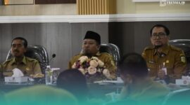 Wakil Bupati Bondowoso,  As'ad Yahya Syafi'i saat rapat bersama Tim Koordinasi Penanggulangan Kemiskinan (TKPK).