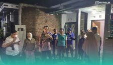 Bupati Jember, Muhammad Fawait meninjau lokasi perumahan yang terendam banjir, Selasa, (16/12/2025). Foto: Frensia/Sigit.