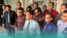 FKA saat di depan Mapolres Jember (Foto: Istimewa).